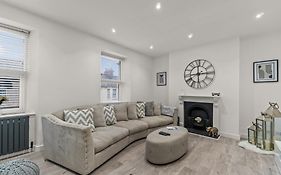 The Grenville - Stunning Spacious Central Plymouth Apartment - Sleeps 4